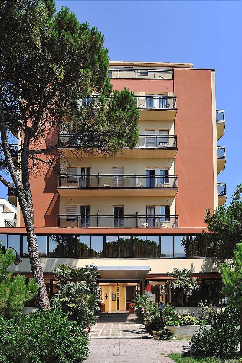 Hotel Ausonia Milano Marittima Esterno foto