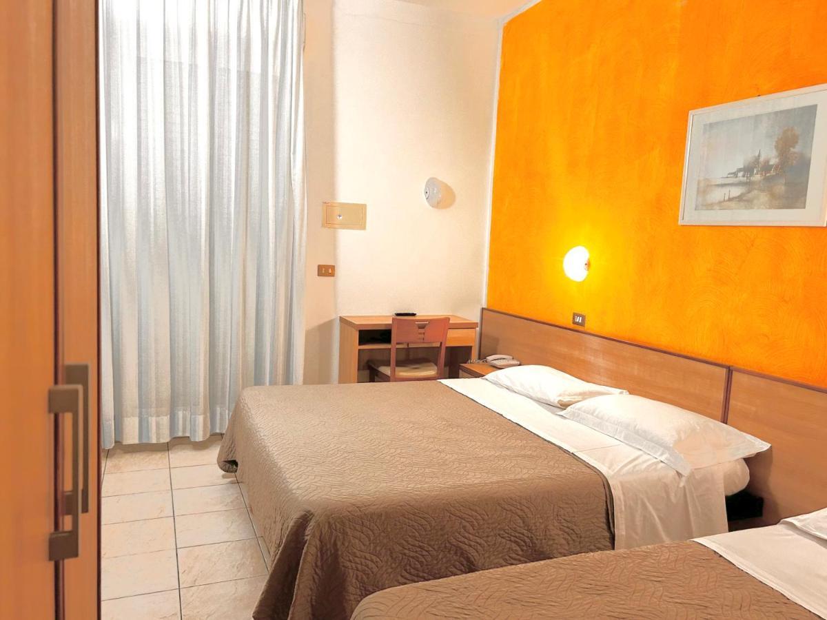 Hotel Ausonia Milano Marittima Esterno foto