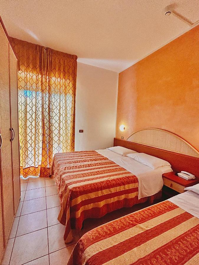Hotel Ausonia Milano Marittima Esterno foto
