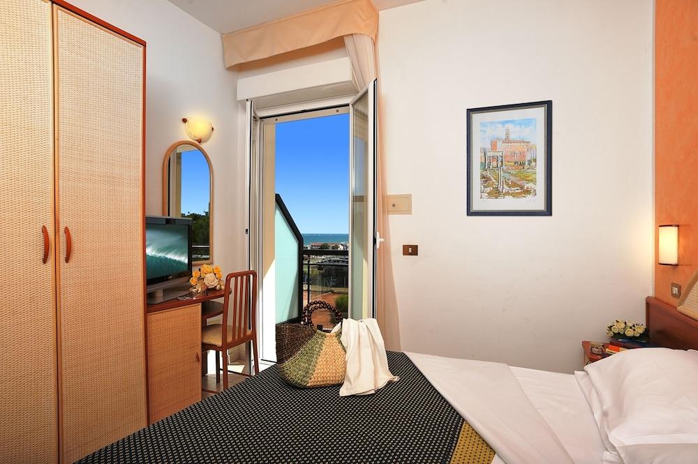 Hotel Ausonia Milano Marittima Esterno foto