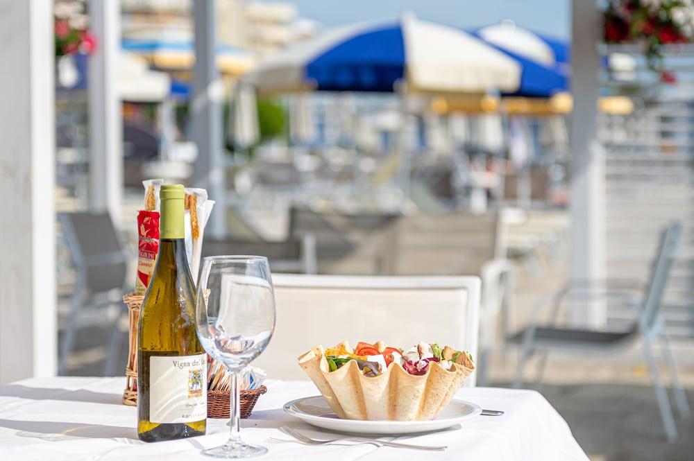 Hotel Ausonia Milano Marittima Esterno foto
