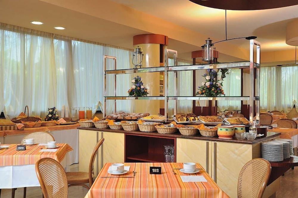 Hotel Ausonia Milano Marittima Esterno foto