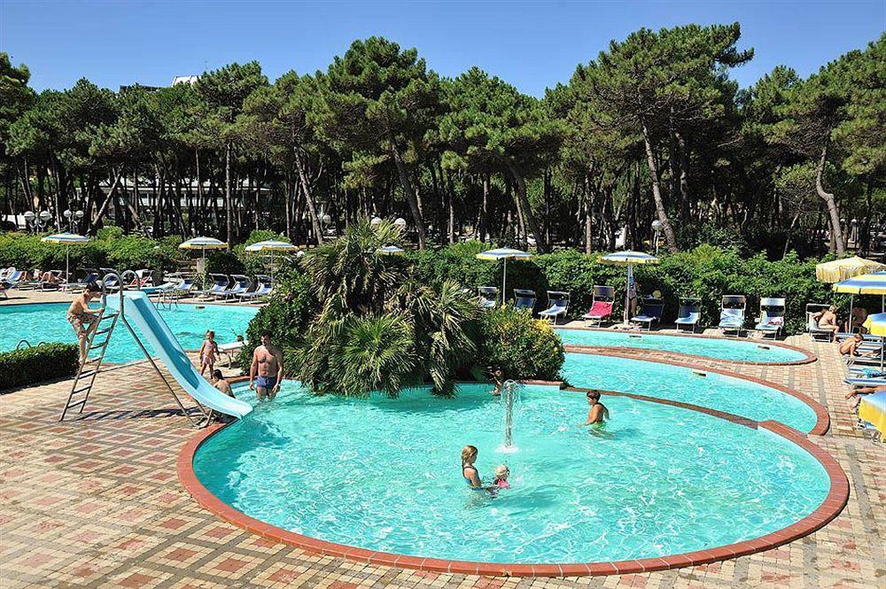 Hotel Ausonia Milano Marittima Esterno foto