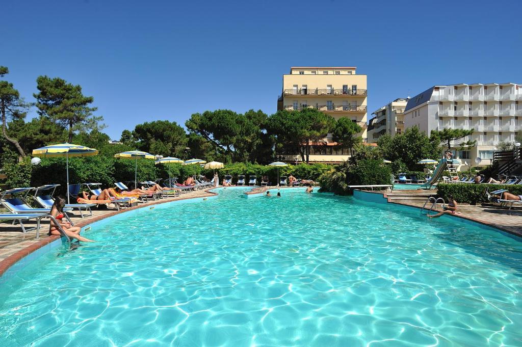Hotel Ausonia Milano Marittima Esterno foto