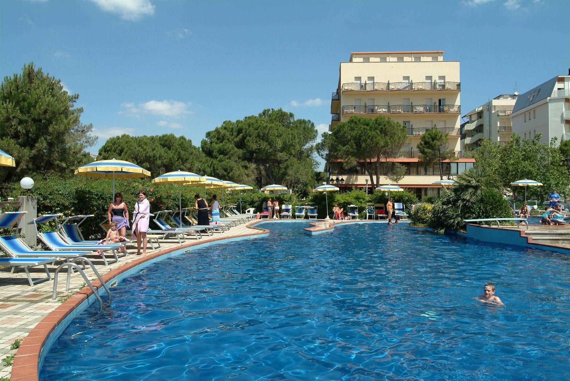 Hotel Ausonia Milano Marittima Esterno foto