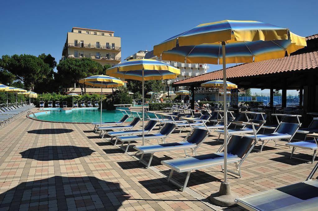 Hotel Ausonia Milano Marittima Esterno foto